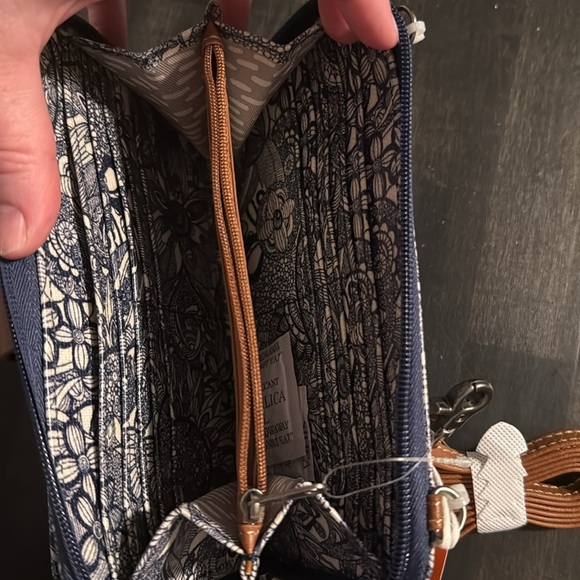 Sakroots Blue Artist Circle Wristlet Crossbody Wallet Fits Smartphone NWT - Picture 5 of 8